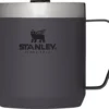Thermosbeker Stanley The Legendary Camp Mug Charcoal 0,35L -Kampeeruitrusting Winkel 1 1200x1087 1