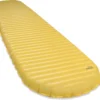Slaapmat Thermarest NeoAir Xlite Lemon Curry Regular Wide -Kampeeruitrusting Winkel 13212 tr neoair xlite lemoncurry wmns regular angle 2