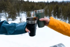 Thermosbeker Stanley The Stacking Beer Pint Charcoal 0,47L -Kampeeruitrusting Winkel 3 1200x800 1