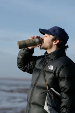 Thermosbeker Stanley The Trigger Action Travel Mug Tan Peter Perch 0,47L 10 Thermosbeker Stanley The Trigger Action Travel Mug Tan Peter Perch 0,47L -Kampeeruitrusting Winkel 4 800x1200 3