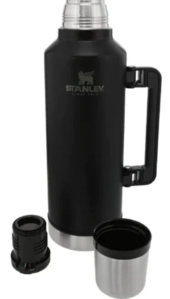 Thermosfles Stanley The Legendary Classic Bottle Matte Black Pebble 2,3L 9 Thermosfles Stanley The Legendary Classic Bottle Matte Black Pebble 2,3L -Kampeeruitrusting Winkel 4 b2bwebpng classic legendary bottle 2 5qt matte black1800x1800df6156b2 b590 454f aedf 39cf454546ed1800x1800